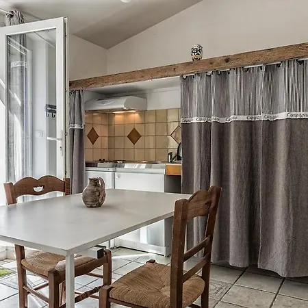 Ecuries Sainte Croix 4* Carcassonne