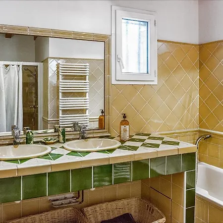 Ecuries Sainte Croix 4* קרקסון
