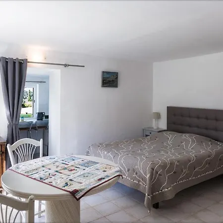 Ecuries Sainte Croix Nocleg ze śniadaniem