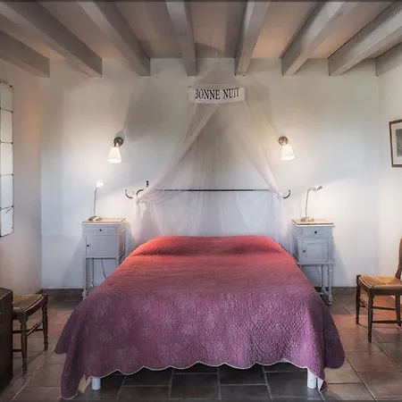 Ecuries Sainte Croix 4*