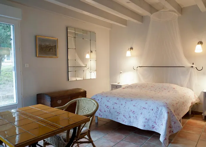 Bed & Breakfast Ecuries Sainte Croix 4*