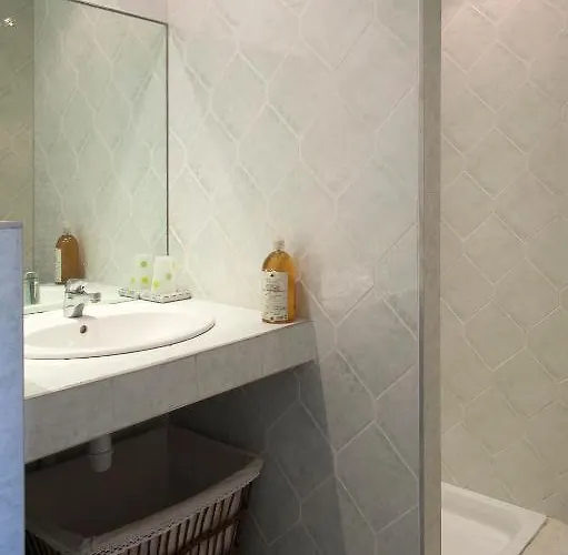 Ecuries Sainte Croix Bed & Breakfast 4*