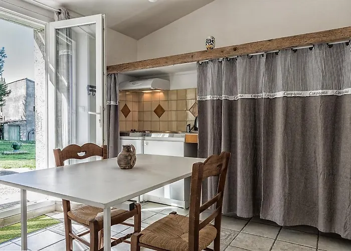 Ecuries Sainte Croix 4* Каркассон