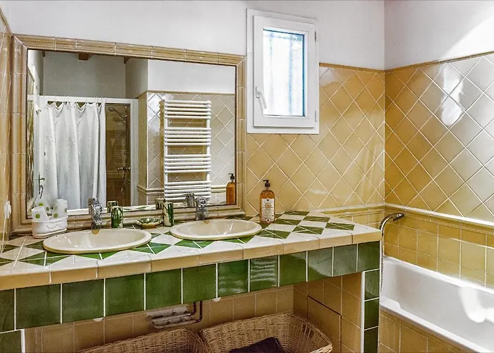 Ecuries Sainte Croix 4* Каркассон