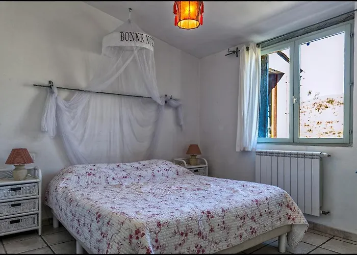 Oda ve Kahvaltı Ecuries Sainte Croix