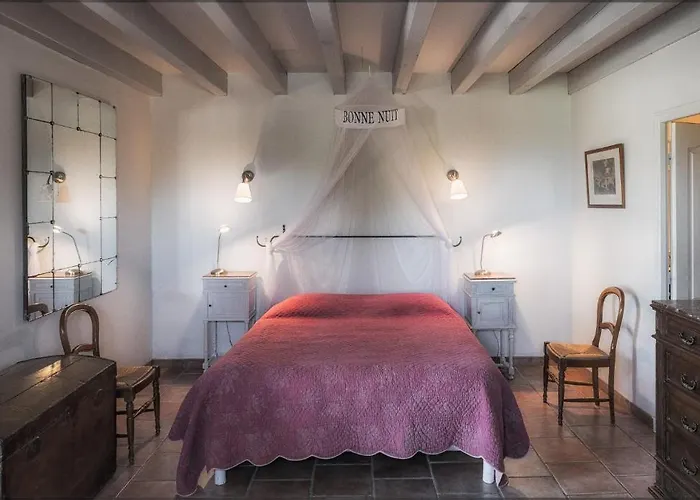 Ecuries Sainte Croix 4*